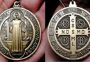Odmietnite Satana týmito exorcistickými modlitbami na medaile sv. Benedikta